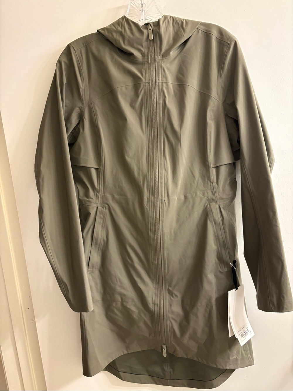 Women's Lululemon Rain Rules Jacket in Sage, size 4 NWT
